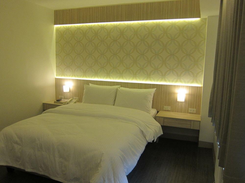 Hotel The Charter House à Makati City Extérieur photo