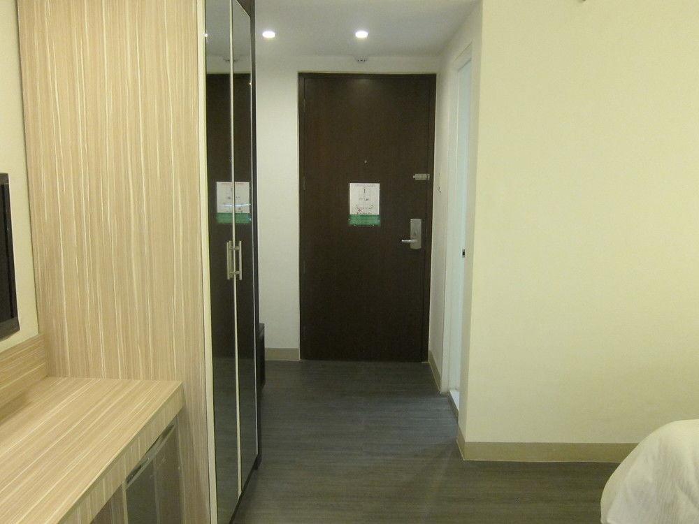 Hotel The Charter House à Makati City Extérieur photo