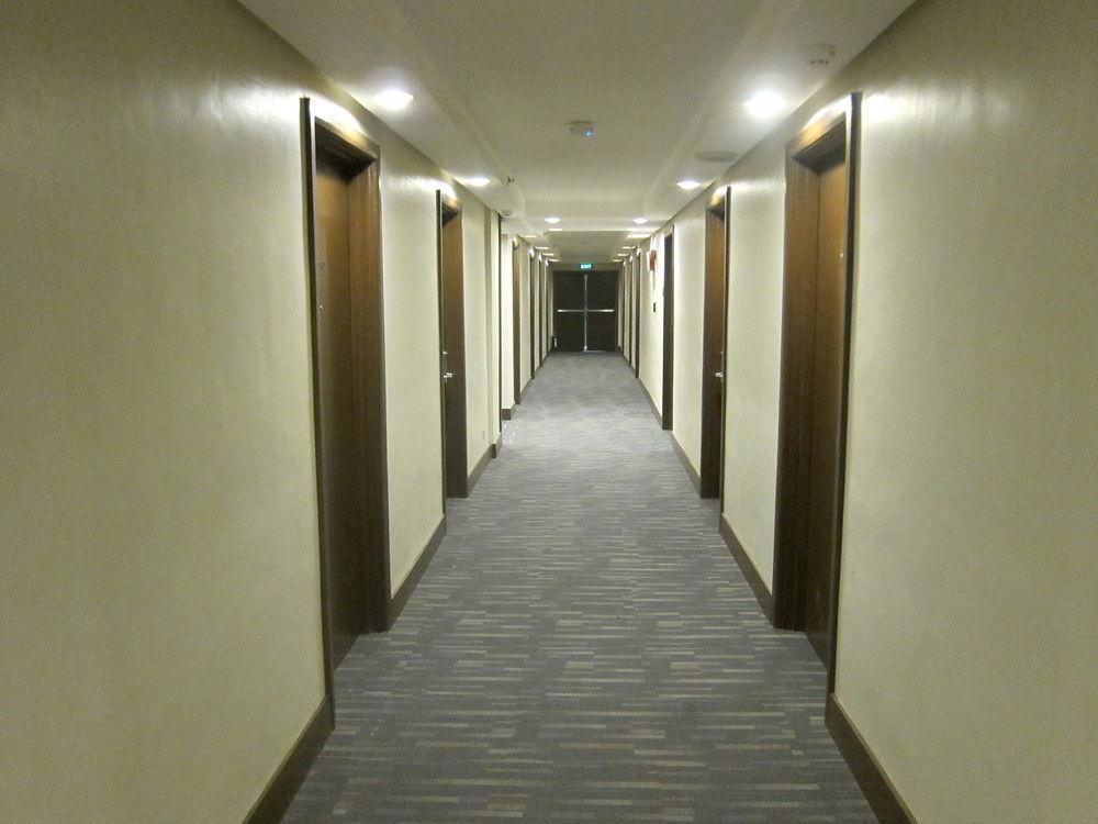 Hotel The Charter House à Makati City Extérieur photo