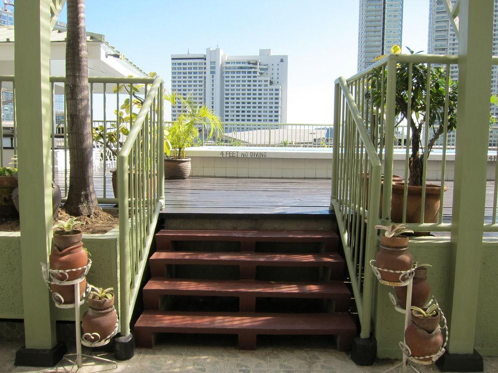Hotel The Charter House à Makati City Extérieur photo