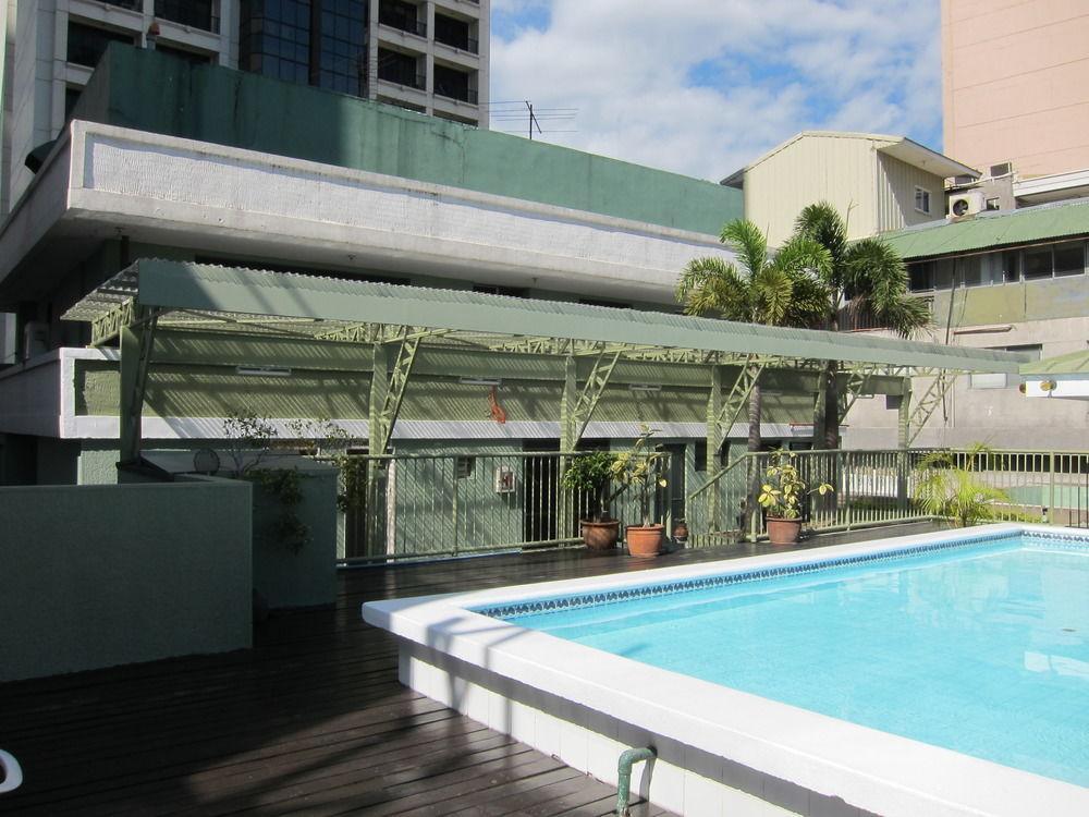 Hotel The Charter House à Makati City Extérieur photo