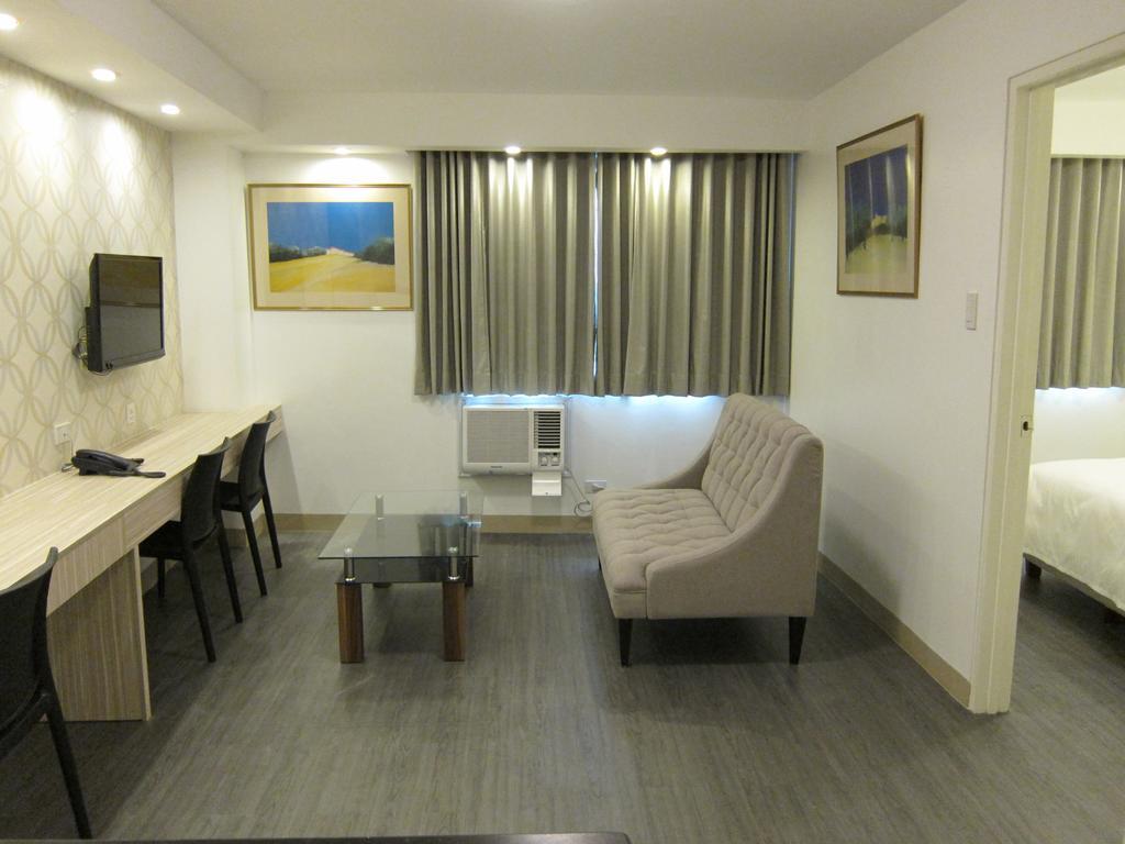 Hotel The Charter House à Makati City Extérieur photo