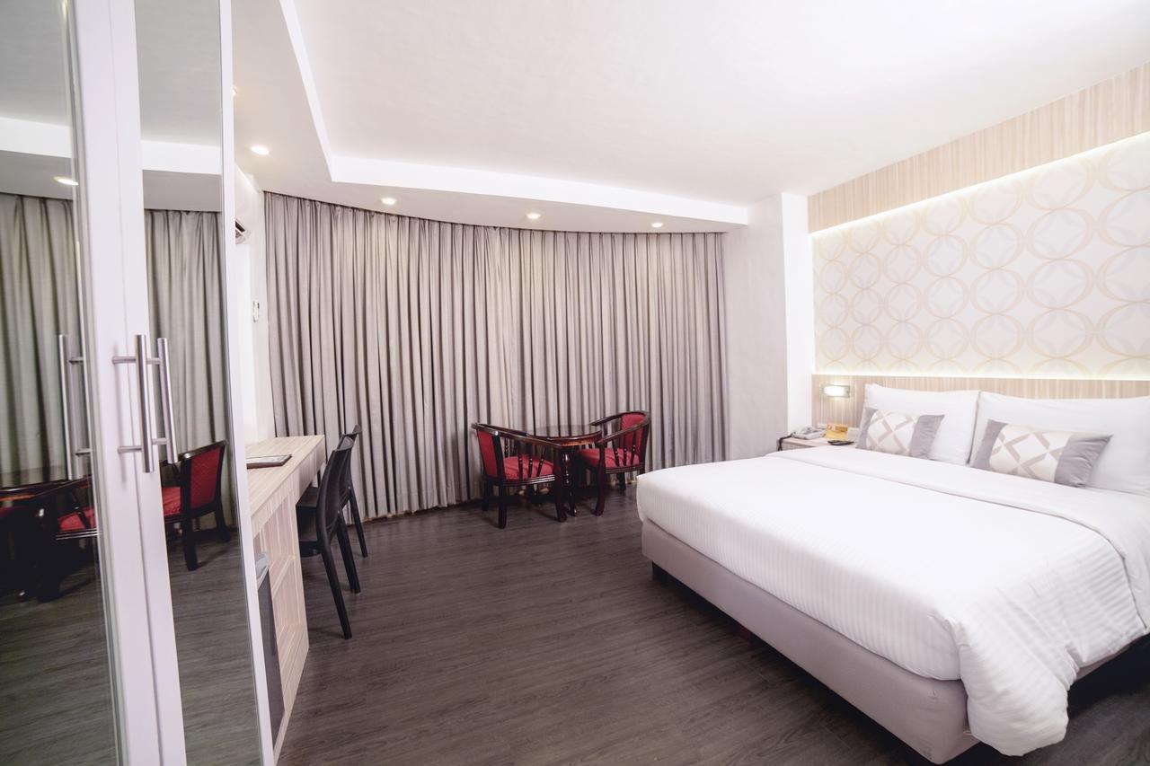 Hotel The Charter House à Makati City Extérieur photo